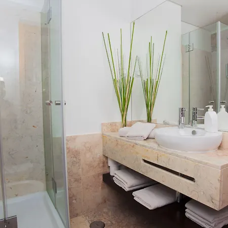 Oriente 25 By Iin - Parque Nacoes * Lisbon