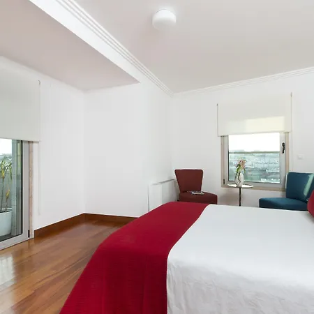 Oriente 25 By Iin - Parque Nacoes Лісабон